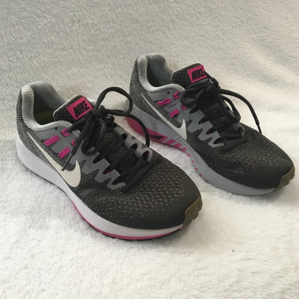 Nike Women’s Air Zoom Structure Running Shoes